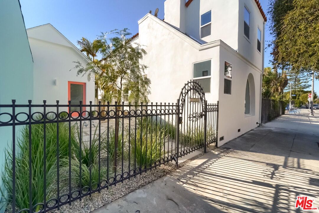 2708 2nd St