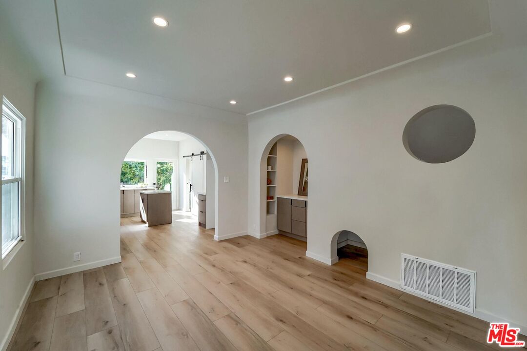 2708 2nd St