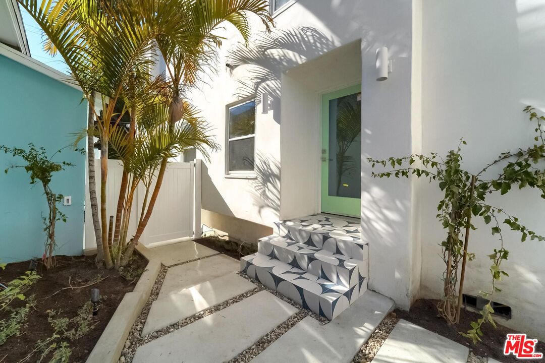 2708 2nd St