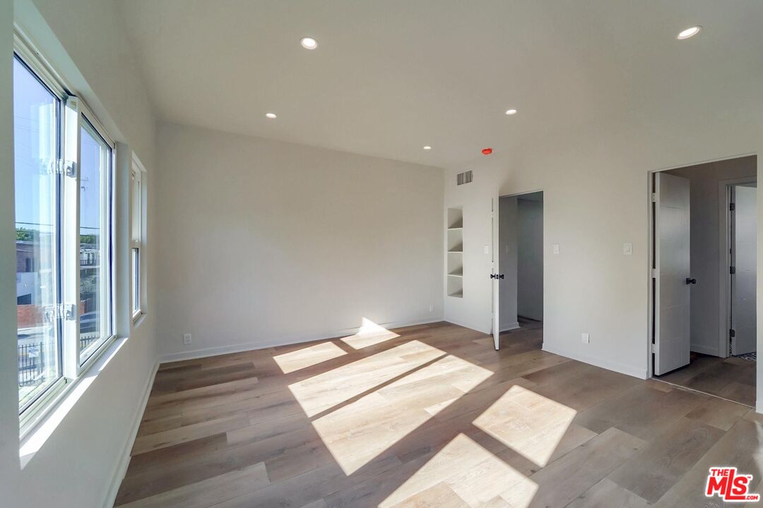 2708 2nd St