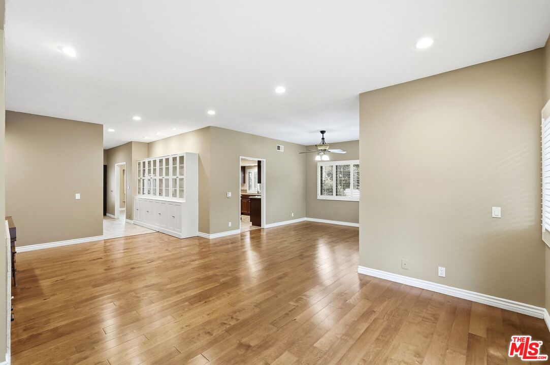 6505 Beachview Dr