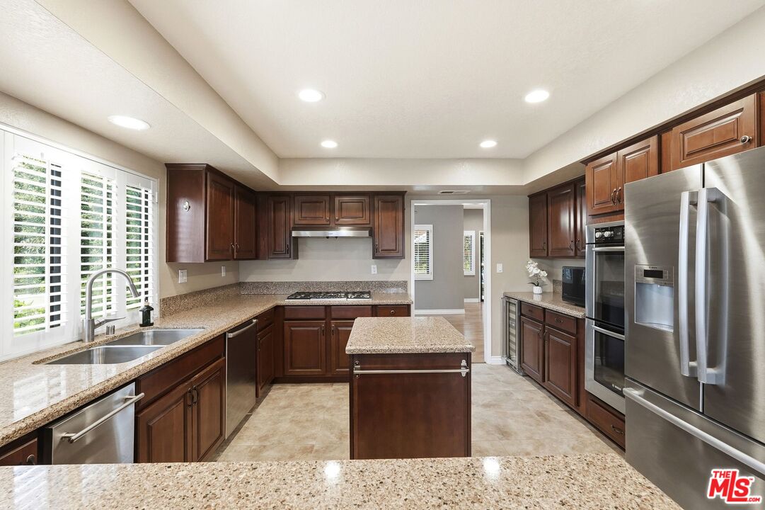 6505 Beachview Dr