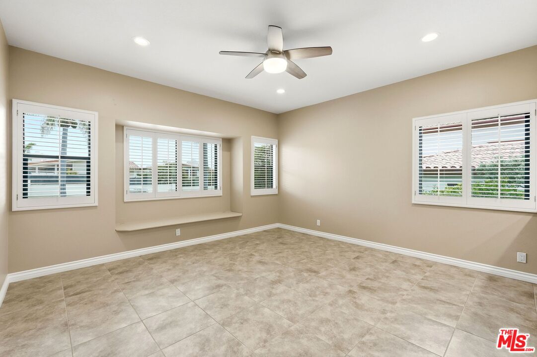 6505 Beachview Dr