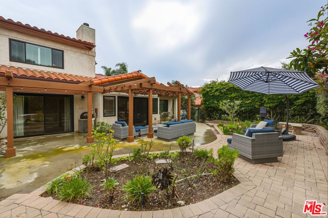 6505 Beachview Dr