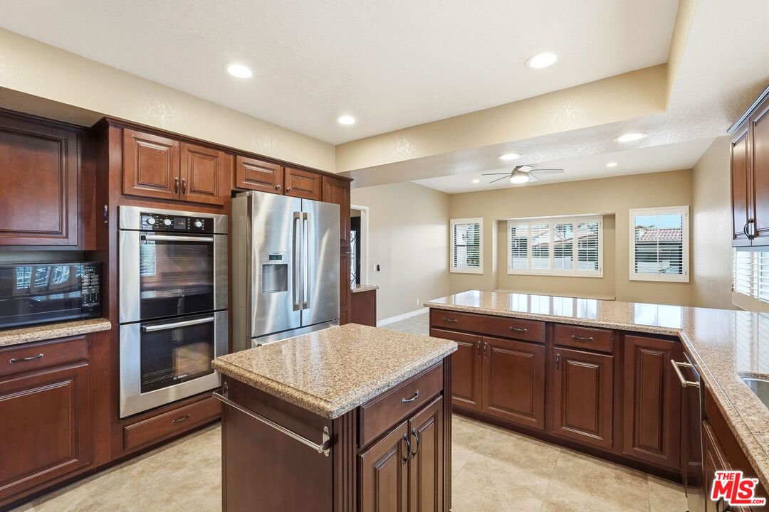6505 Beachview Dr