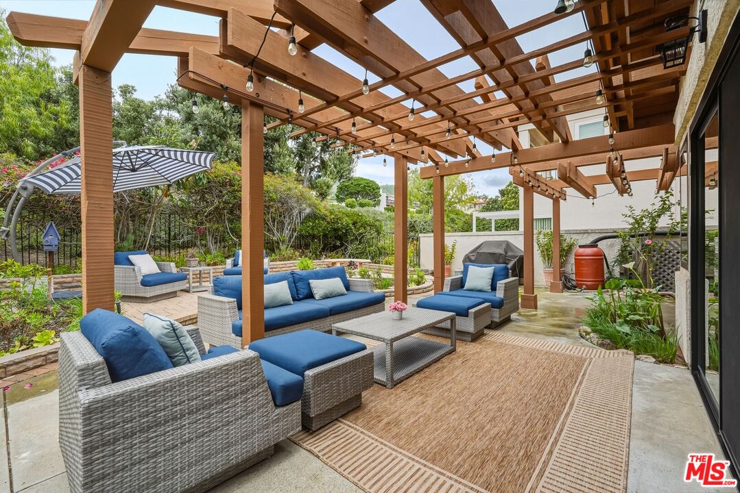 6505 Beachview Dr