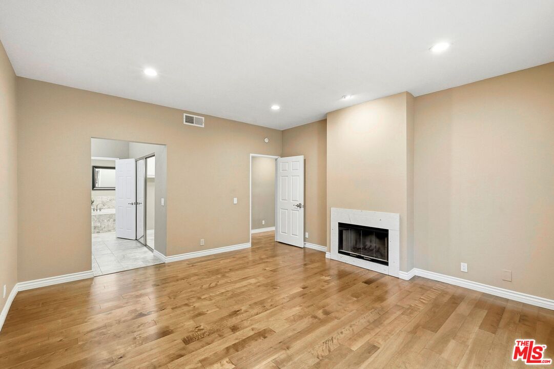 6505 Beachview Dr