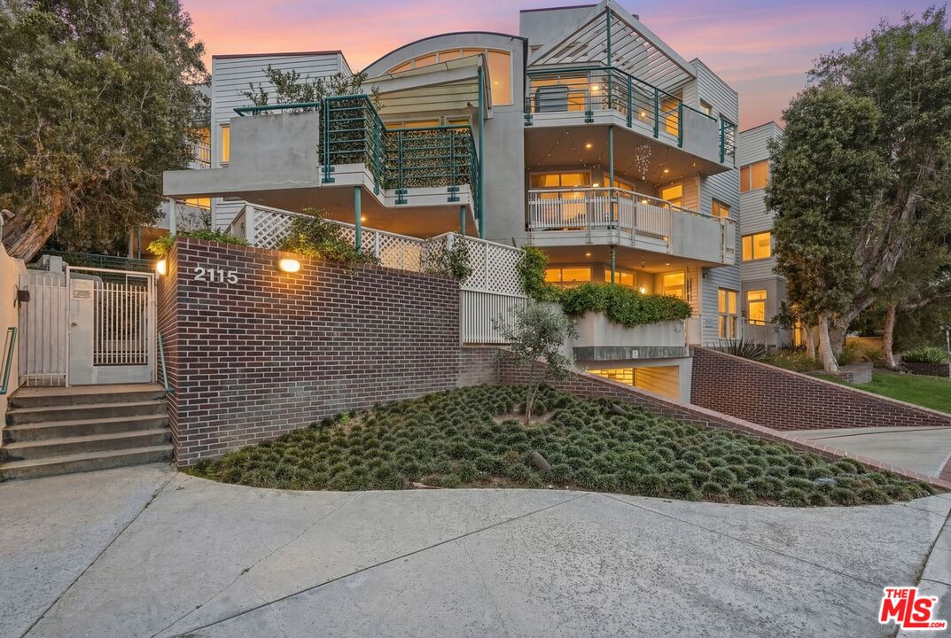 2115 3rd St Unit: 102