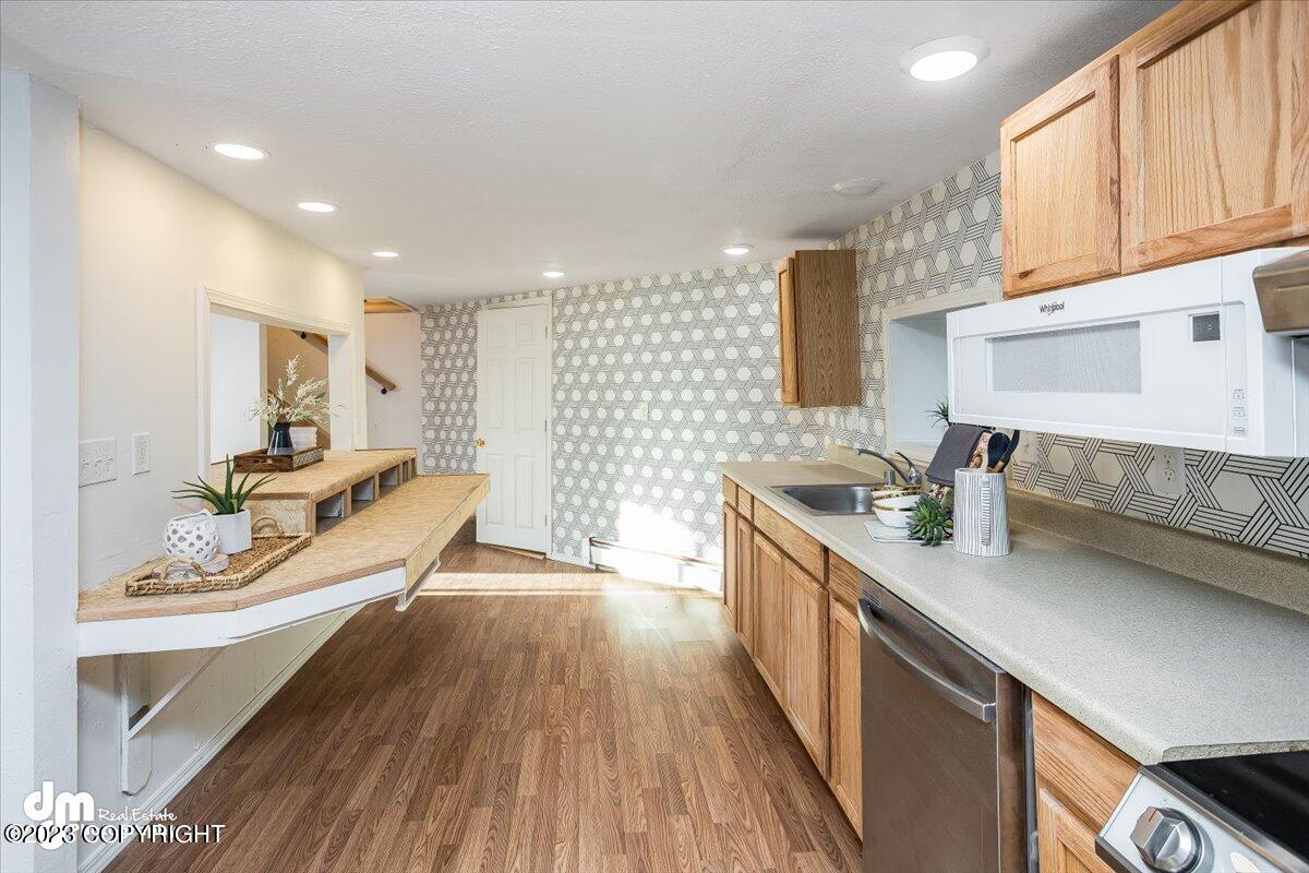 10385 W Lakeshore Drive