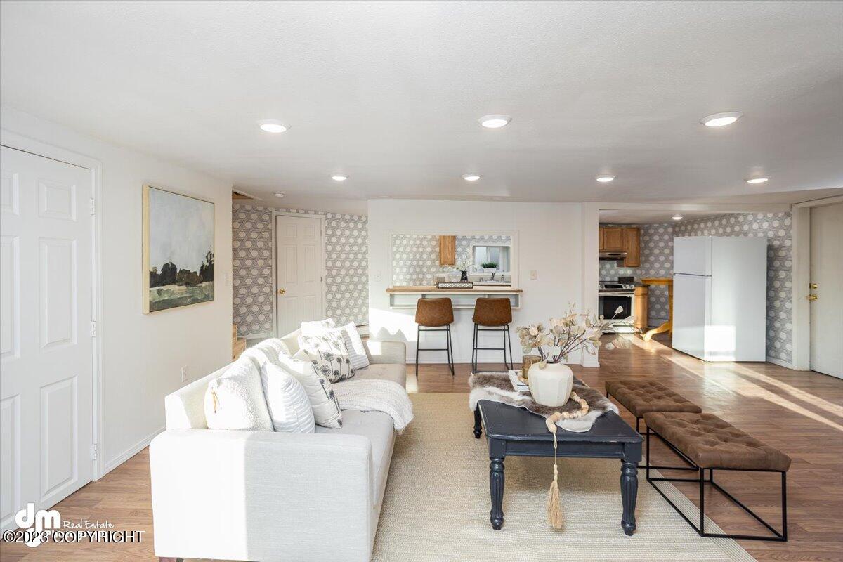 10385 W Lakeshore Drive