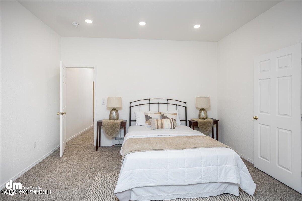 10385 W Lakeshore Drive