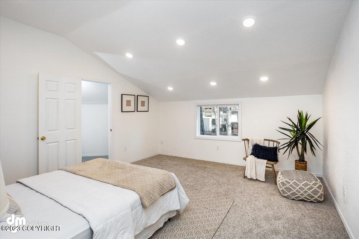 10385 W Lakeshore Drive