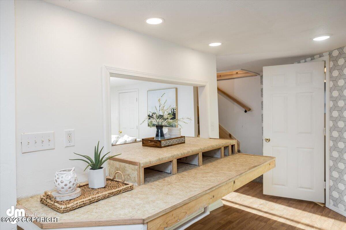 10385 W Lakeshore Drive