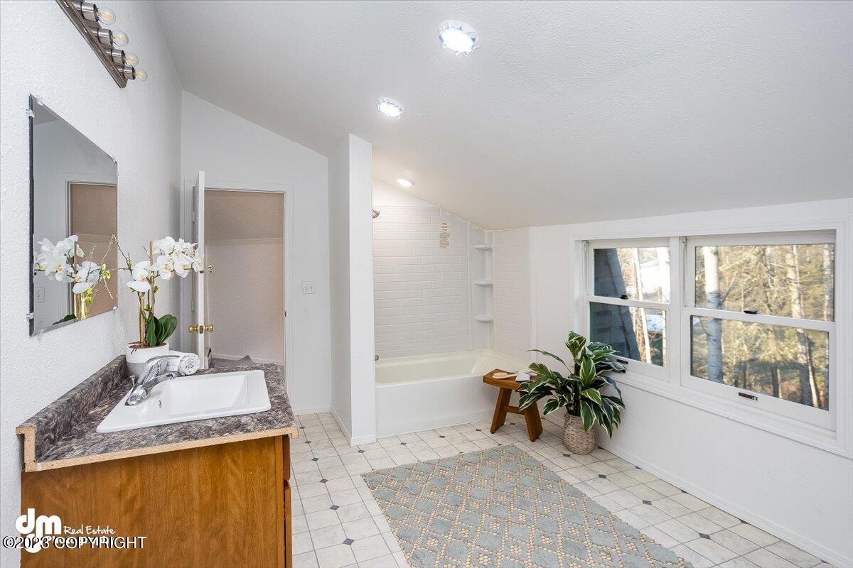 10385 W Lakeshore Drive