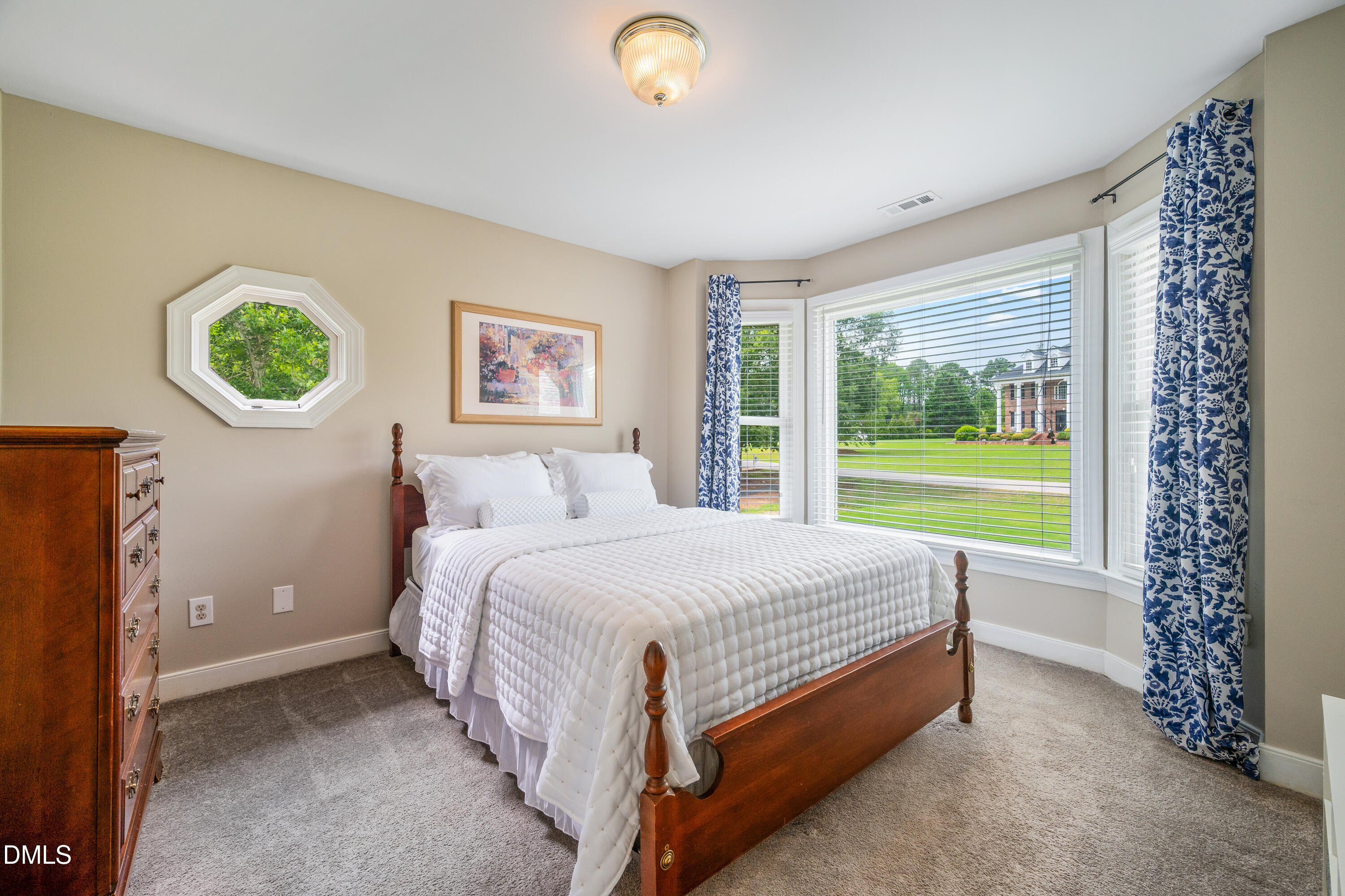 3412 Queen Ann Drive E