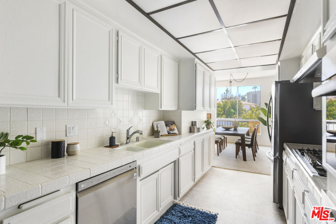 10671 Holman Ave Unit: 301