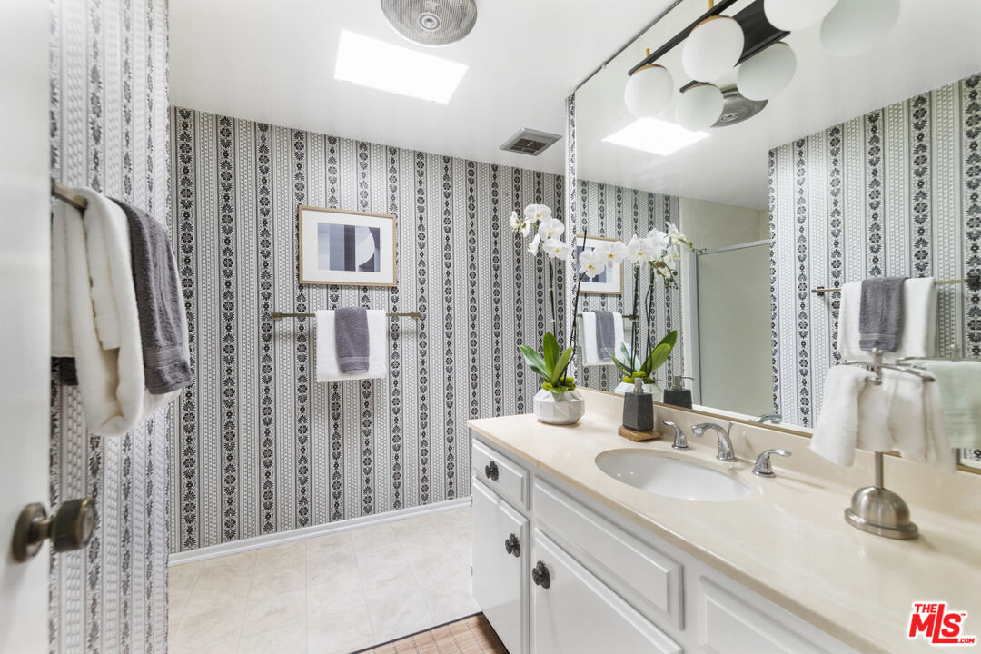 10671 Holman Ave Unit: 301