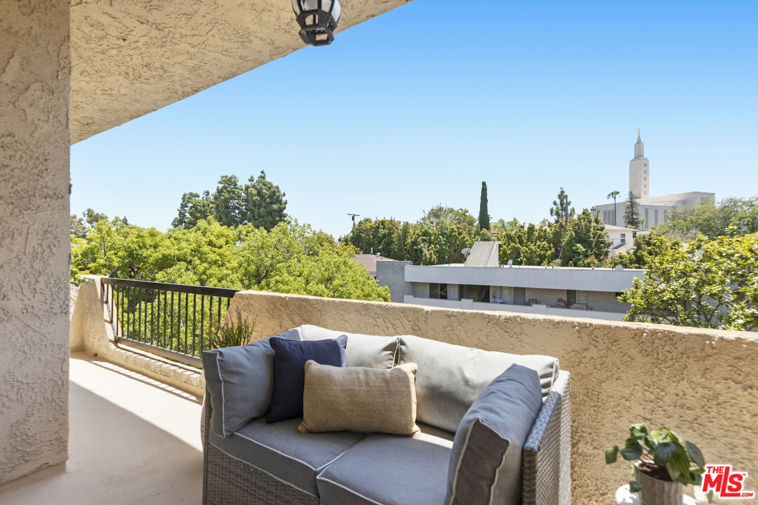 10671 Holman Ave Unit: 301