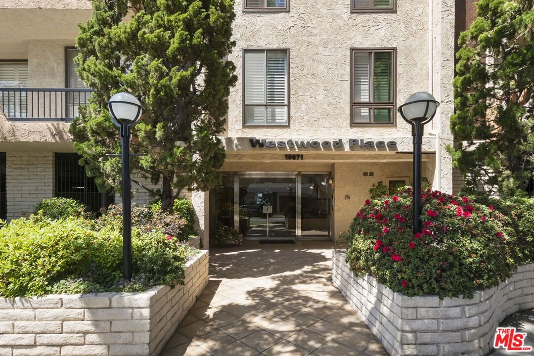 10671 Holman Ave Unit: 301