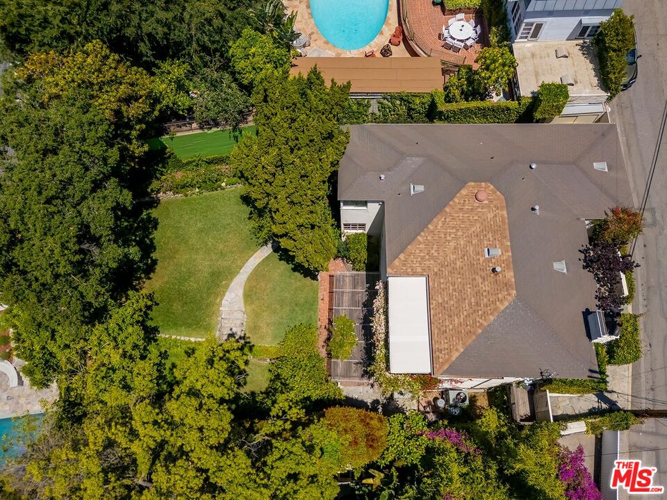 1591 Sunset Plaza Dr