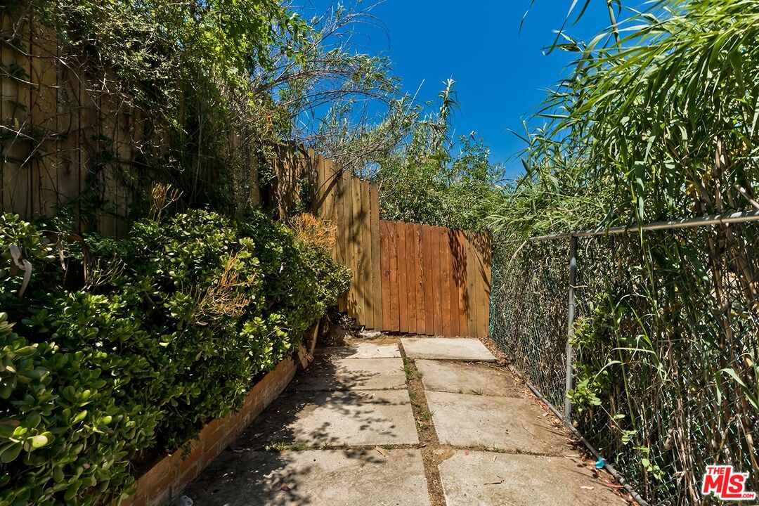 8305 Yuma Pl