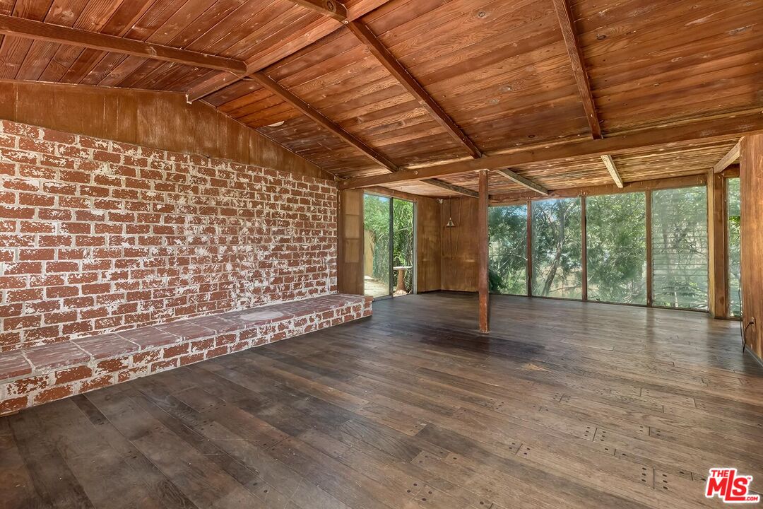 8305 Yuma Pl