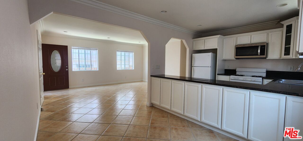 1873 W Jefferson Blvd