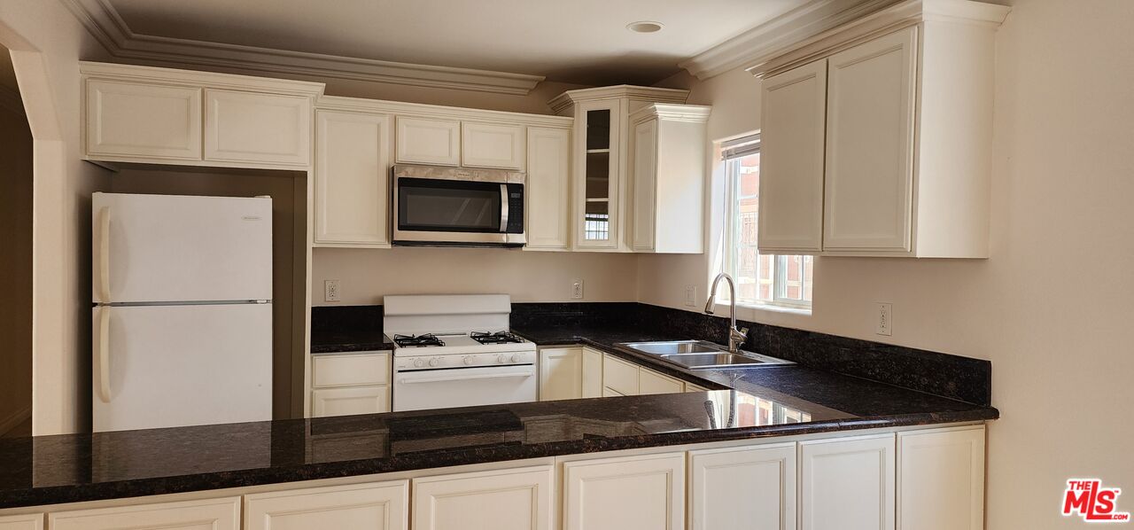 1873 W Jefferson Blvd