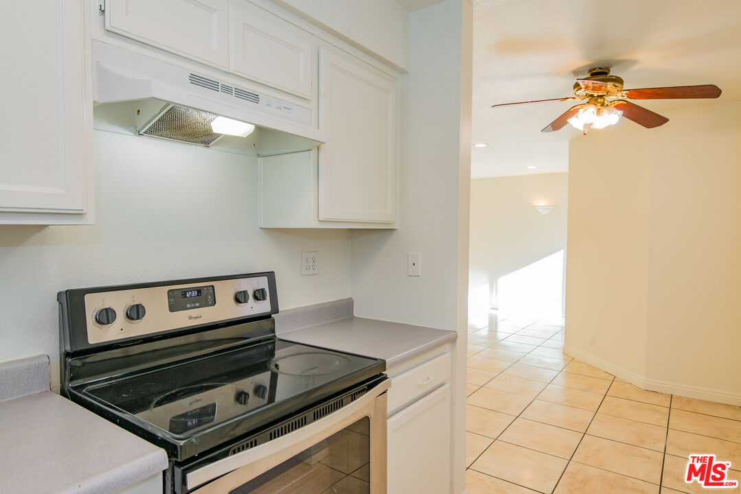 7651 Reseda Blvd Unit: 3T