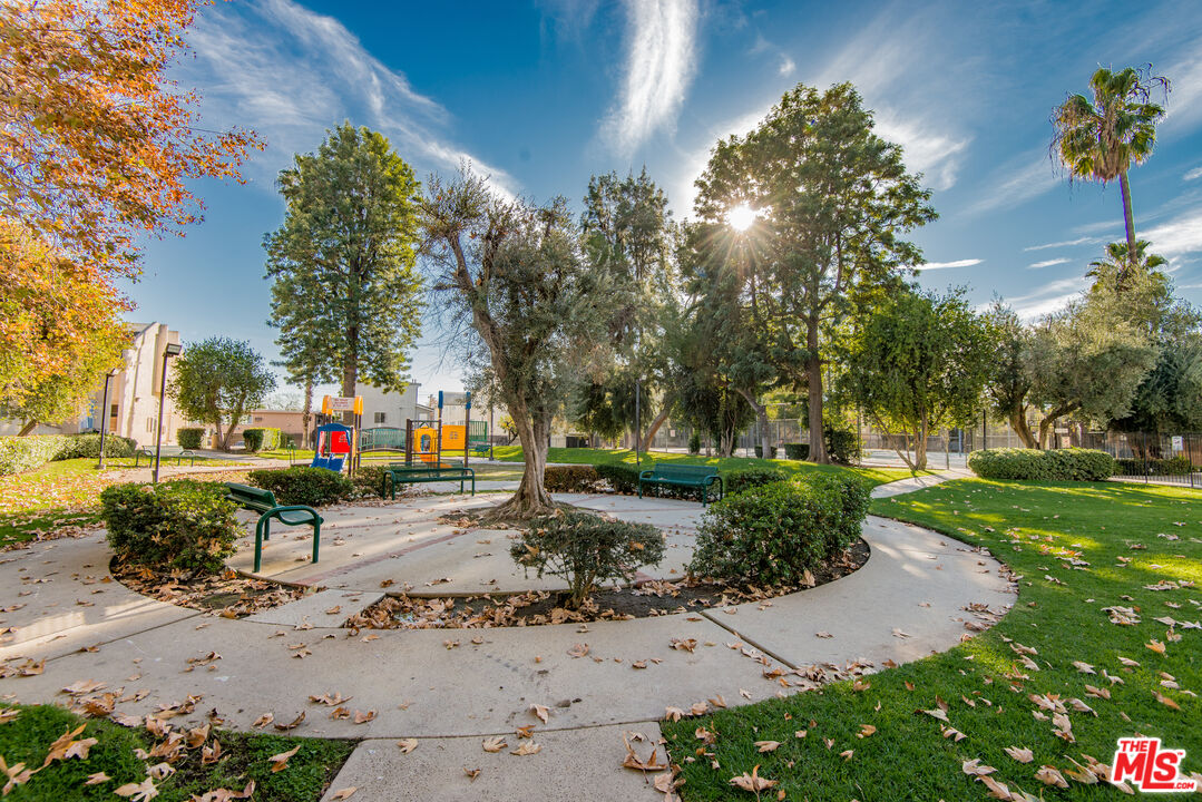 7651 Reseda Blvd Unit: 3T