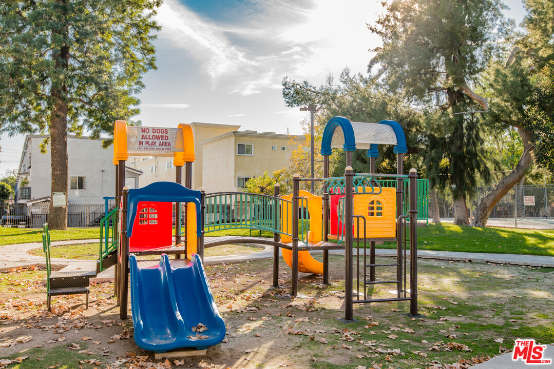 7651 Reseda Blvd Unit: 3T