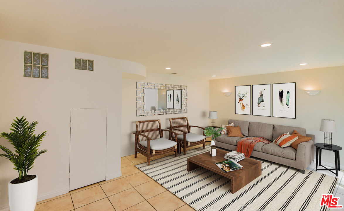 7651 Reseda Blvd Unit: 3T