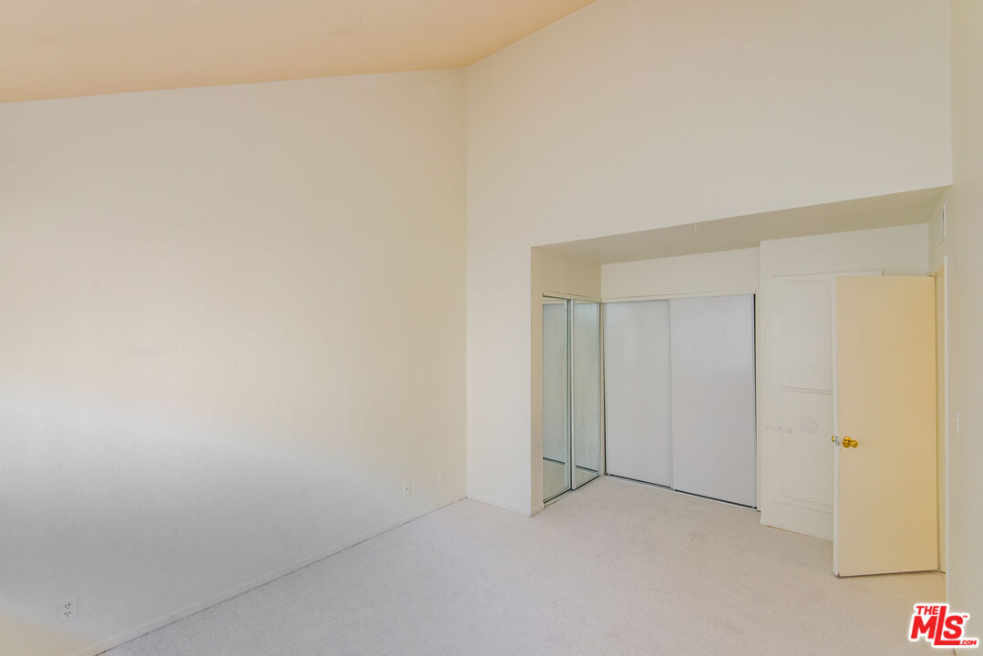 7651 Reseda Blvd Unit: 3T