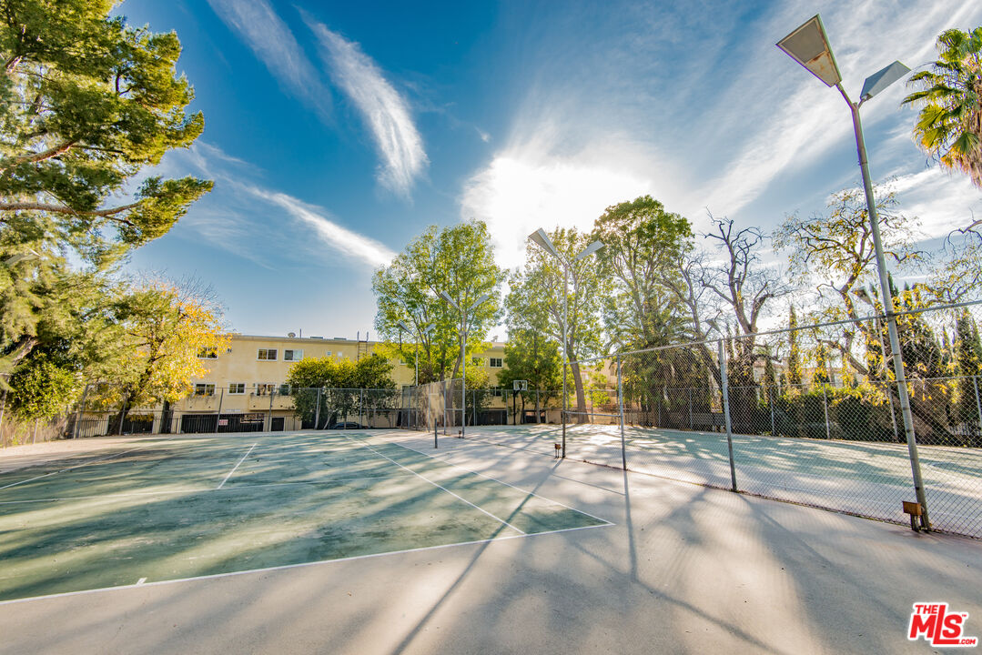 7651 Reseda Blvd Unit: 3T