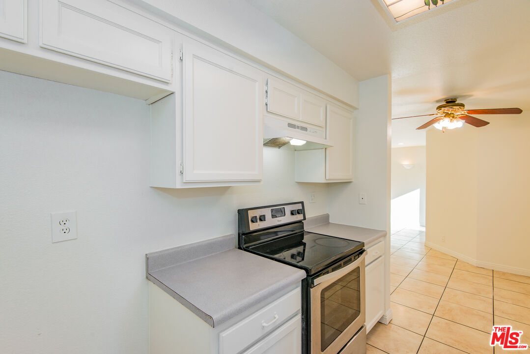 7651 Reseda Blvd Unit: 3T