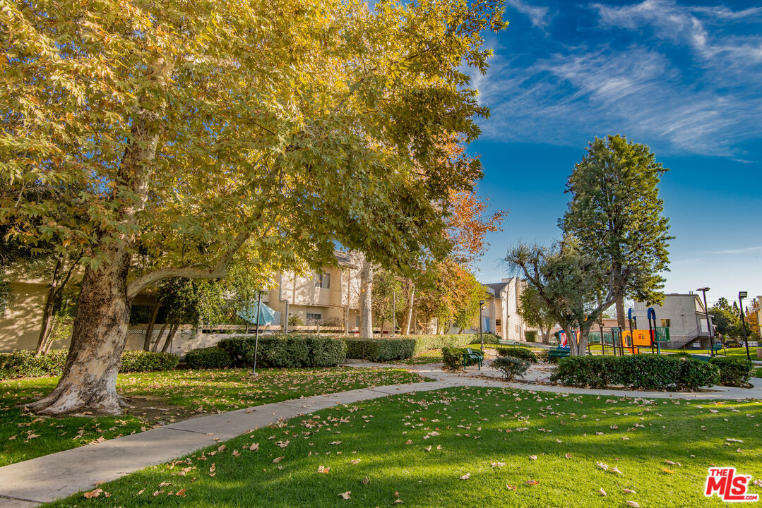 7651 Reseda Blvd Unit: 3T