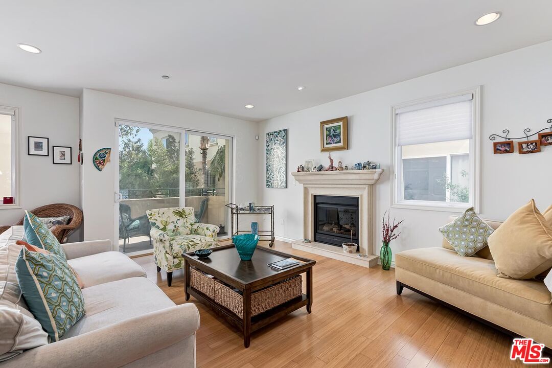 305 Arnaz Dr Unit: 304