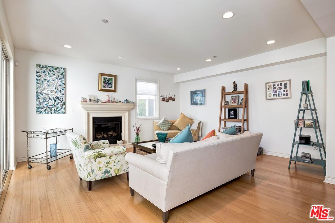 305 Arnaz Dr Unit: 304