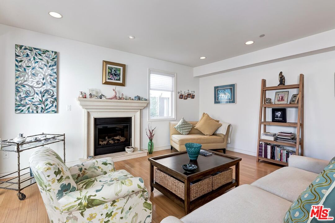 305 Arnaz Dr Unit: 304