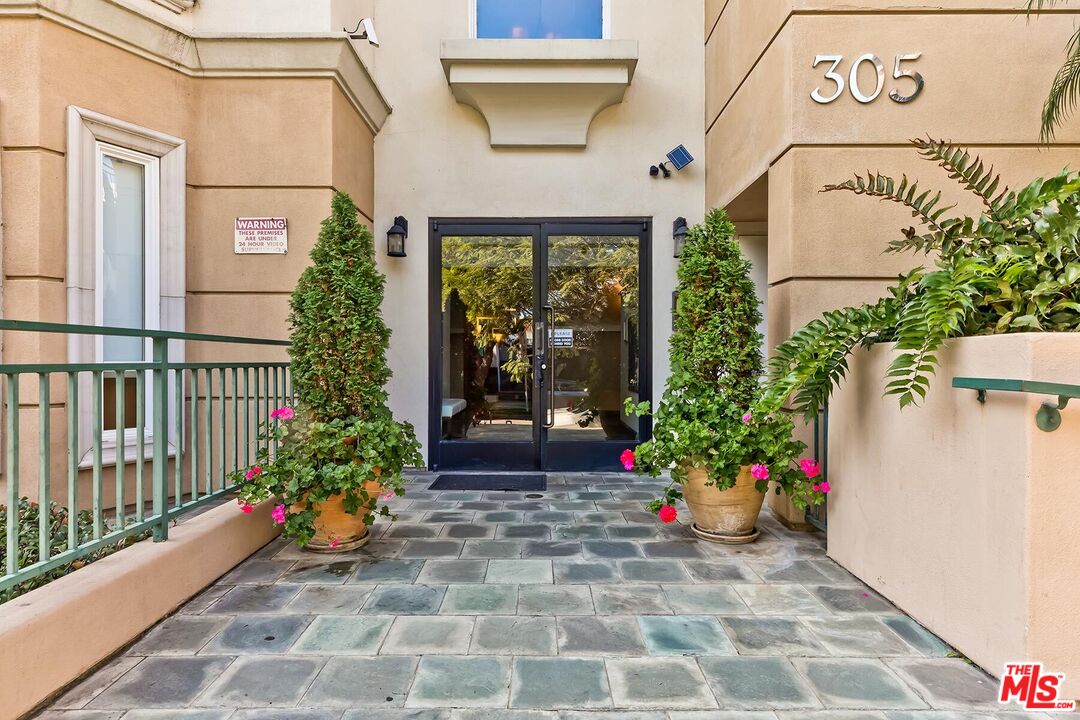 305 Arnaz Dr Unit: 304