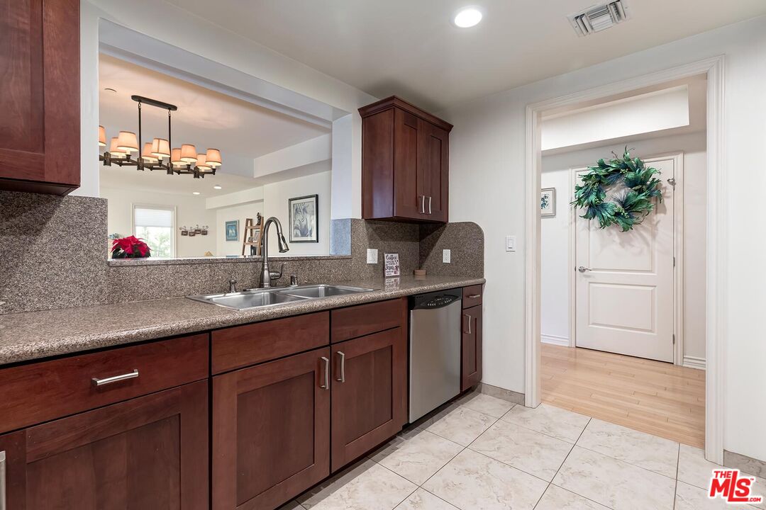 305 Arnaz Dr Unit: 304