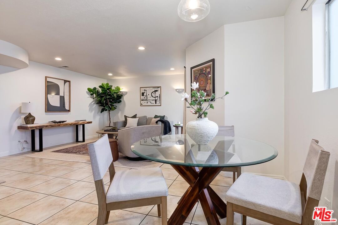 7651 Reseda Blvd Unit: 3T