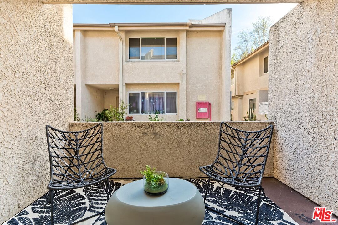 7651 Reseda Blvd Unit: 3T