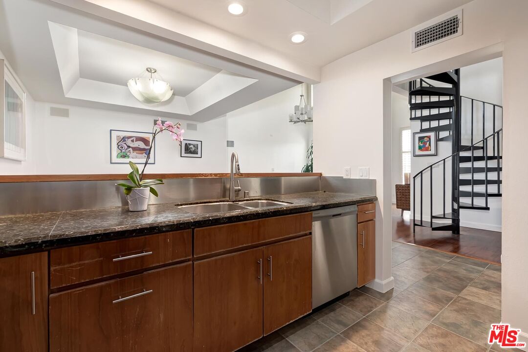 964 Hancock Ave Unit: 302