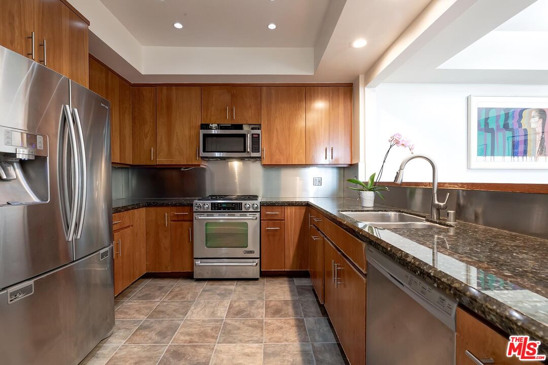 964 Hancock Ave Unit: 302