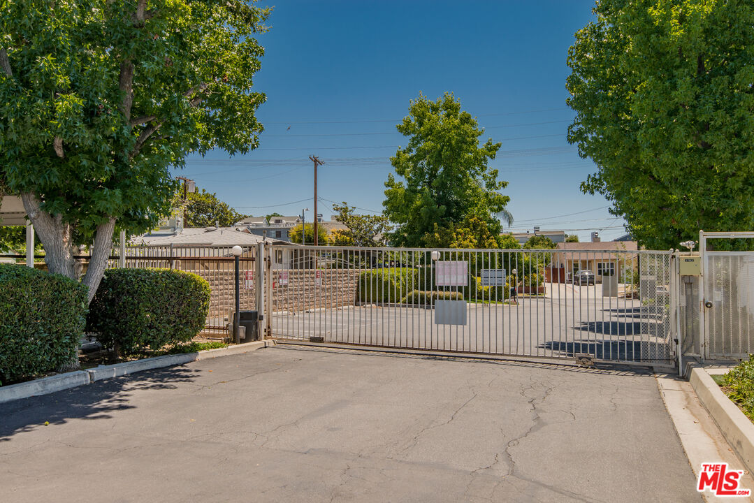 7025 Glade Ave Unit: 24