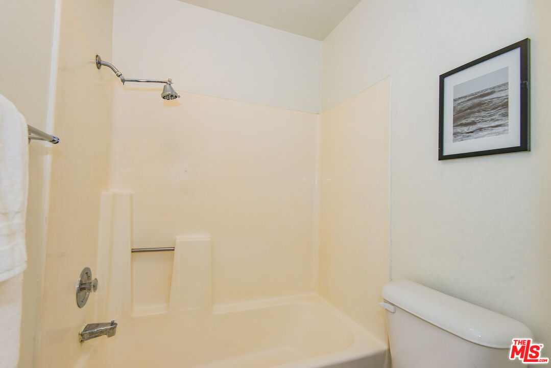 7025 Glade Ave Unit: 24