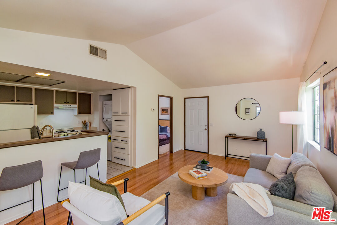 7025 Glade Ave Unit: 24
