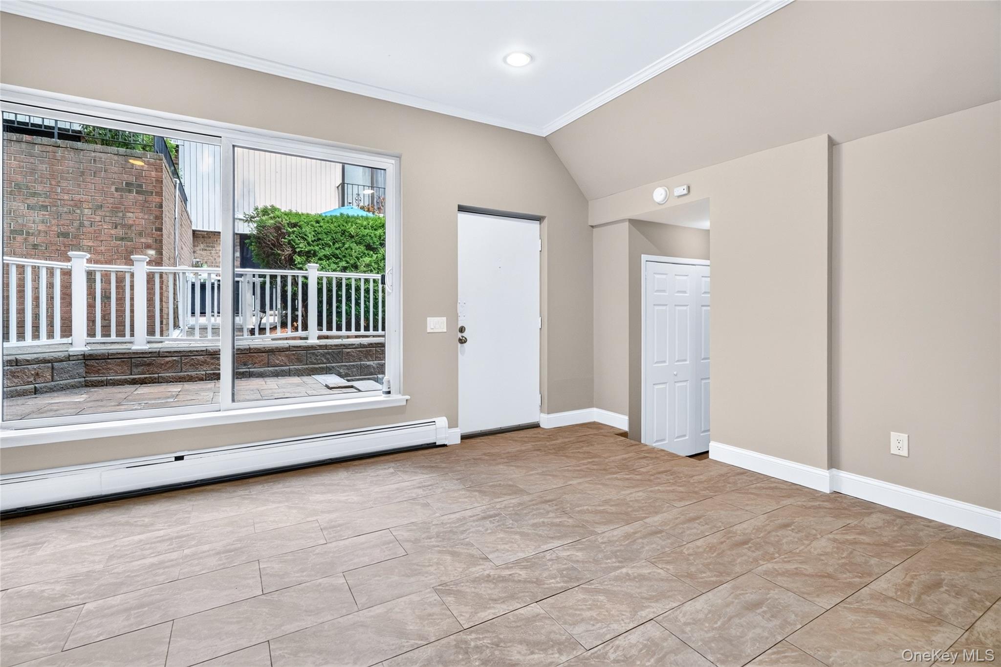 11 Jackson Avenue Unit: 81