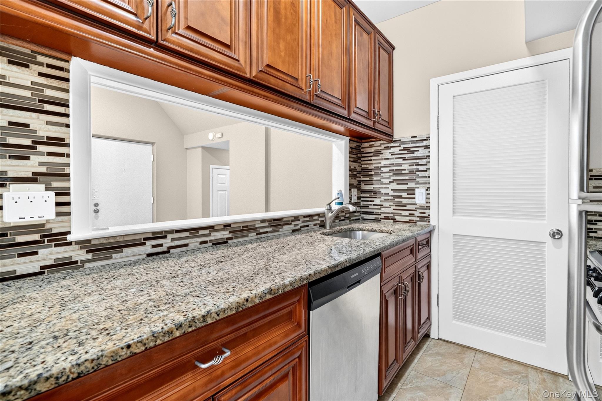 11 Jackson Avenue Unit: 81